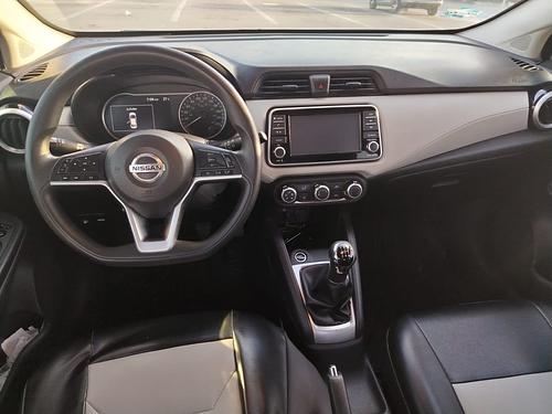 Nissan Versa 2022 - Foto 2