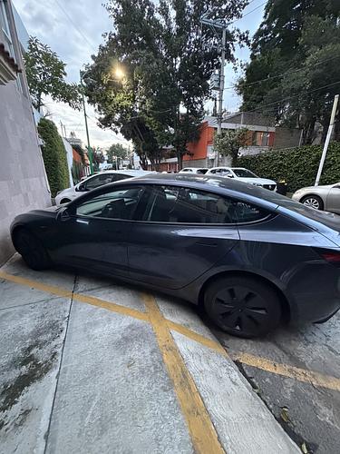 Tesla Model 3 2025 en renta