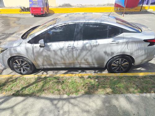 Nissan Versa 2022 - Foto 3