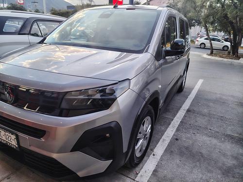 Peugeot Rifter 2026 en renta