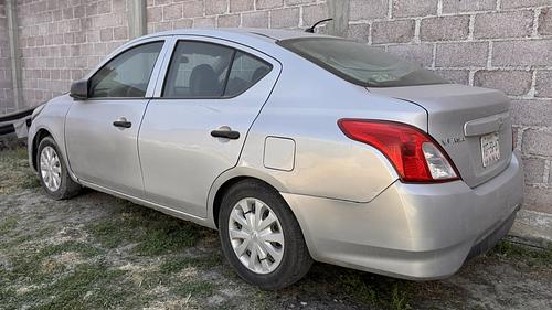Nissan Versa 2018 - Foto 3