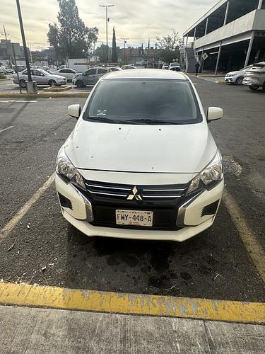 Mitsubishi Mirage 2023 en renta